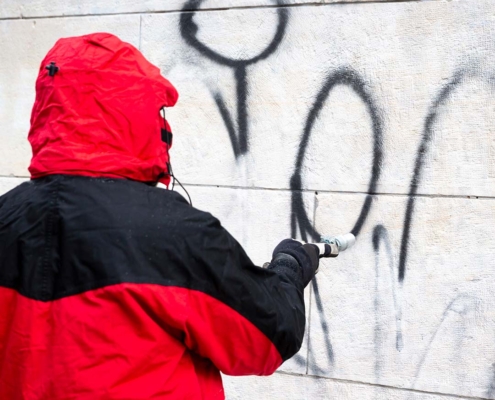 antigraffiti - odstranit graffiti z fasády