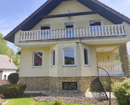 obnova-fasady-pred1 Fasáda domu před revitalizací nátěru
